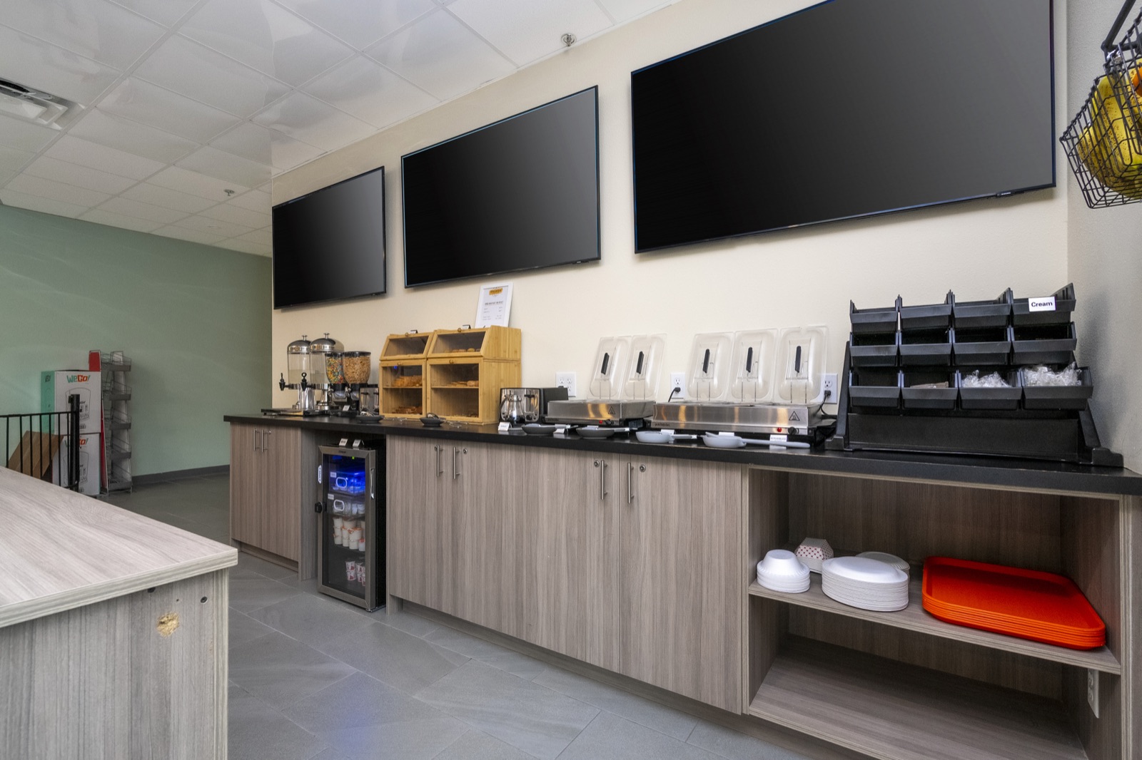 SPOT X Hotel Orlando — Breakfast buffet