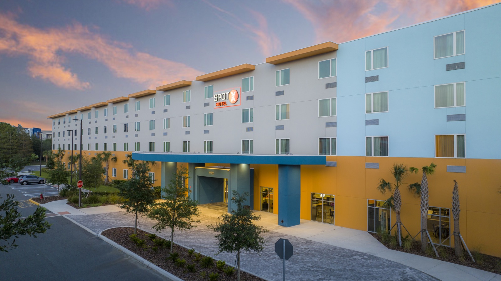 SPOT X Hotel Orlando — Hotel exterior