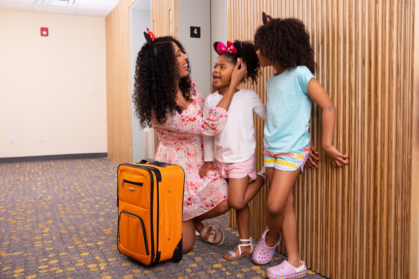 SPOT X Hotel Orlando — Family arriving at the hotel