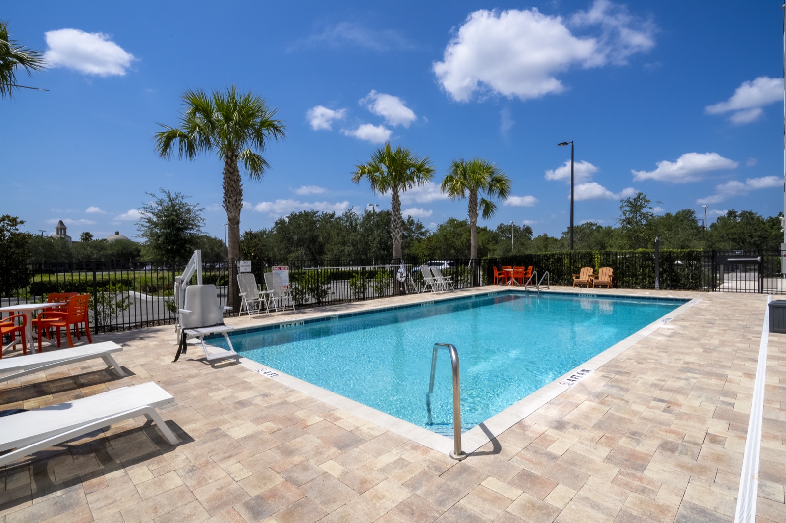 SPOT X Hotel Orlando — Pool by day