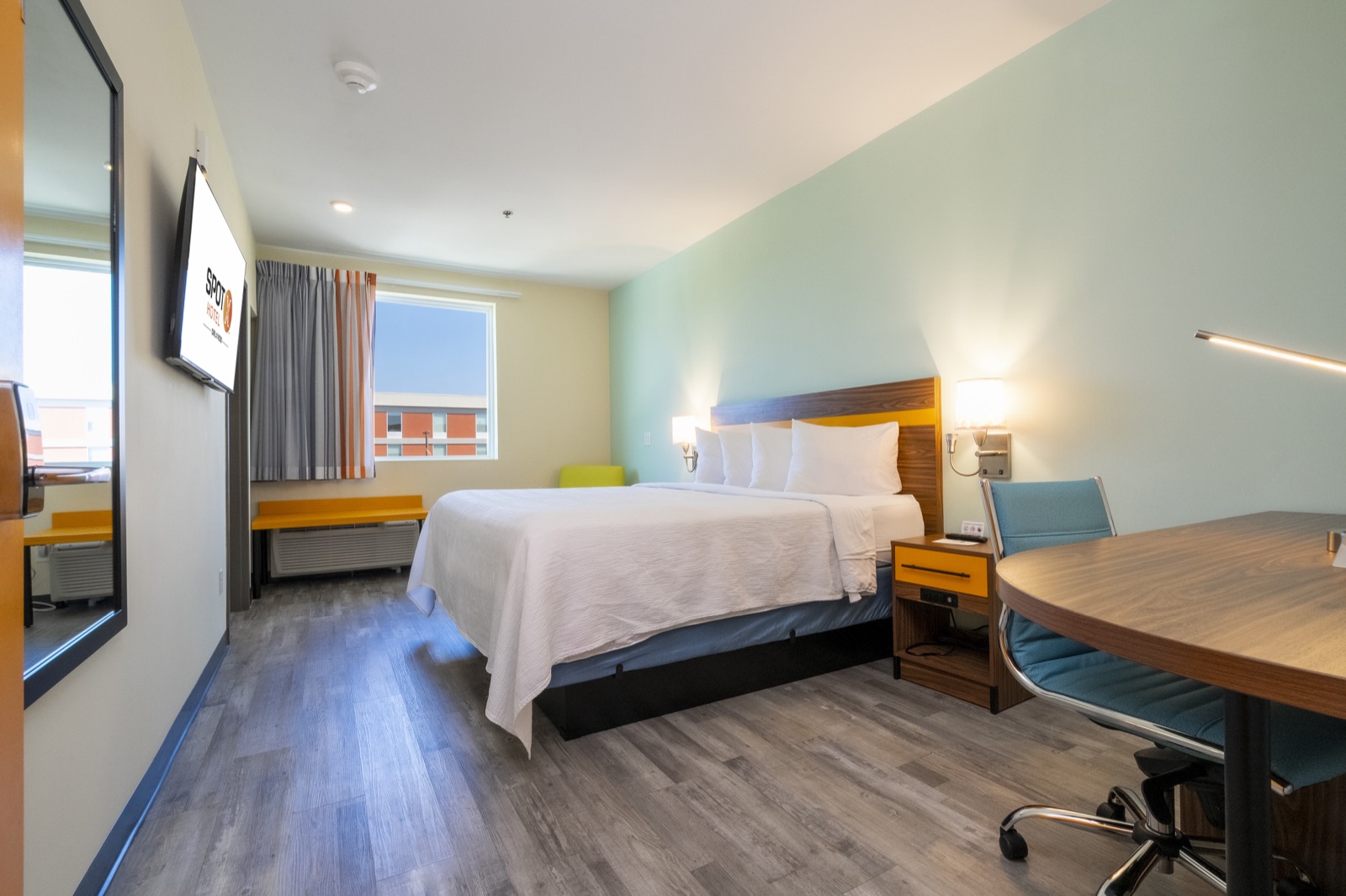 SPOT X Hotel Orlando — King room