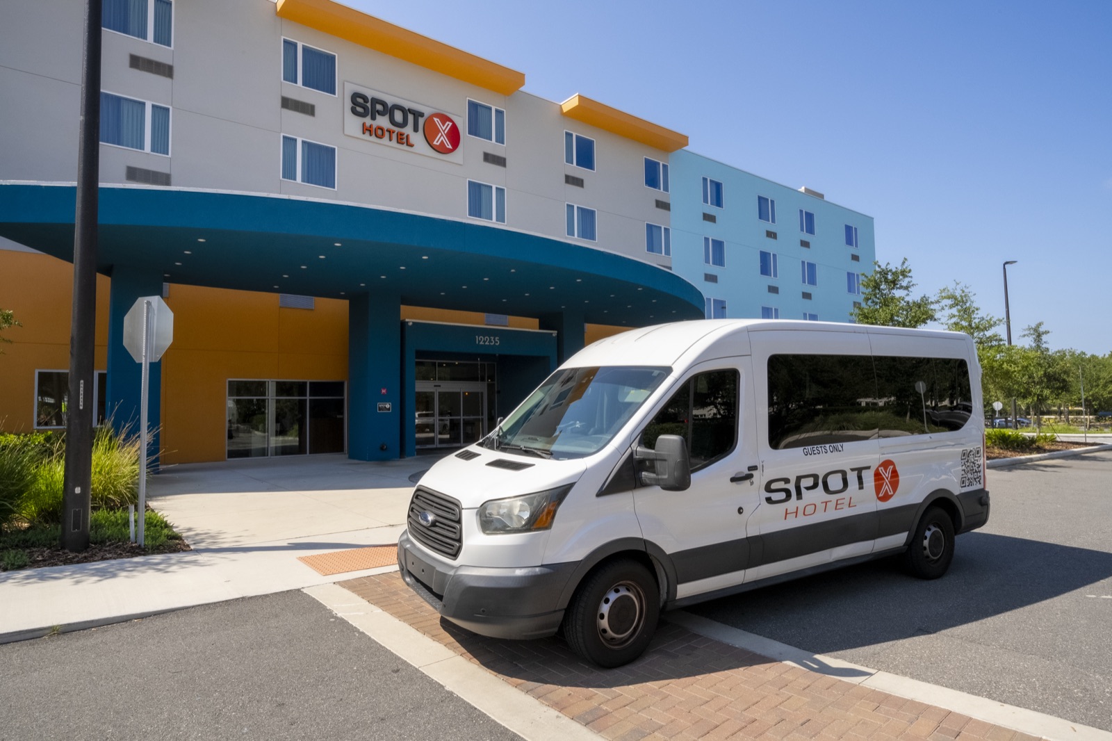 SPOT X Hotel Orlando — Park shuttle